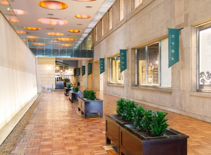 奥に深いアトリウム